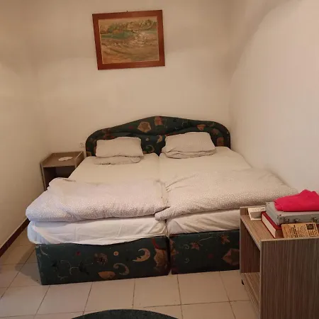 Ado Apartmán *